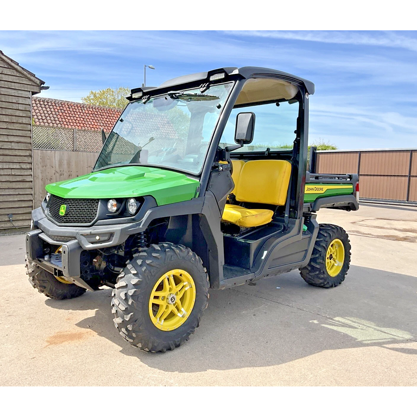 2022 (72) ROAD LEGAL JOHN DEERE 865M DIESEL GATOR